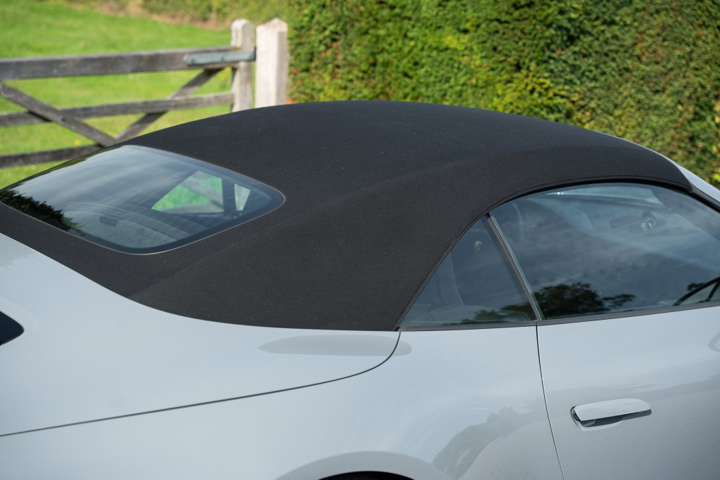 Porsche 992 Carrera 4