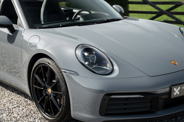 Porsche 992 Carrera 4