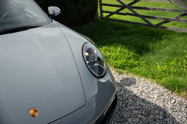 Porsche 992 Carrera 4