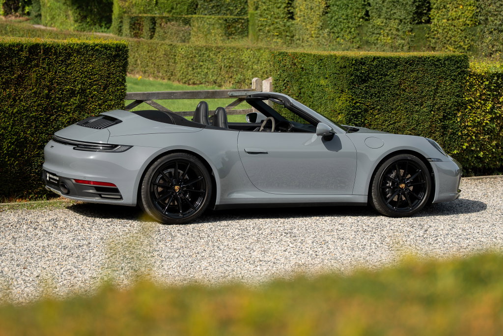 Porsche 992 Carrera 4