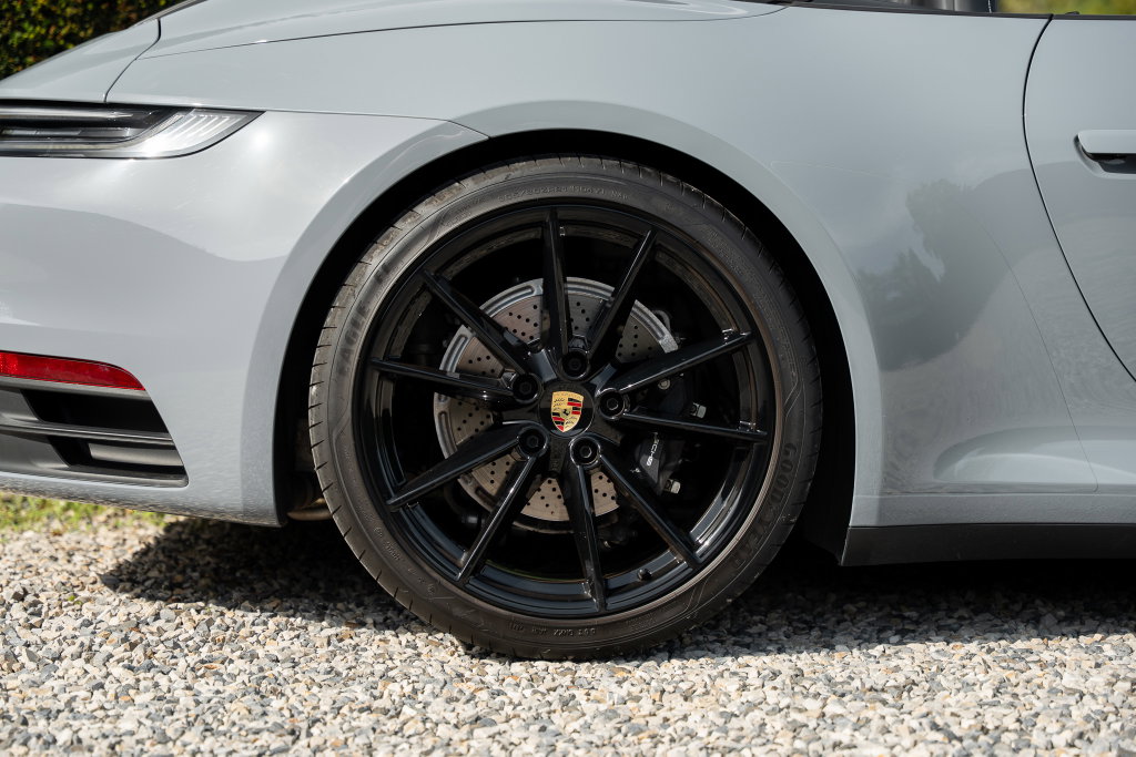 Porsche 992 Carrera 4