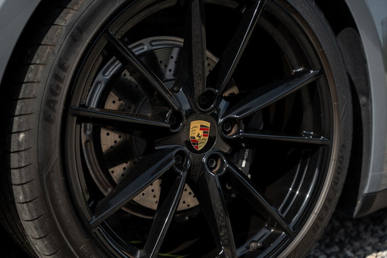 Porsche 992 Carrera 4