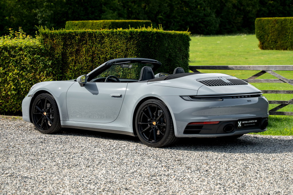 Porsche 992 Carrera 4