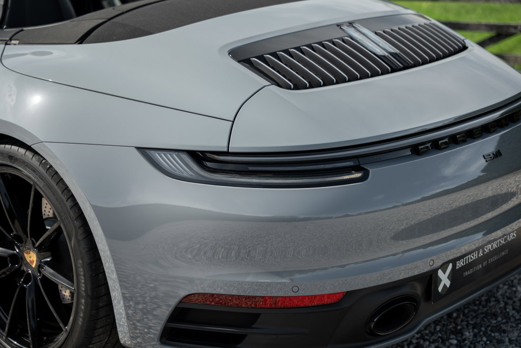 Porsche 992 Carrera 4