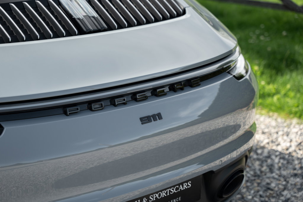 Porsche 992 Carrera 4