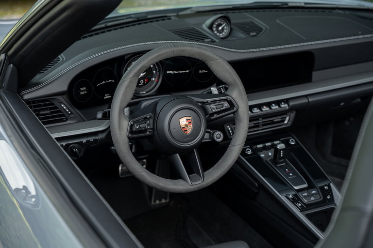 Porsche 992 Carrera 4