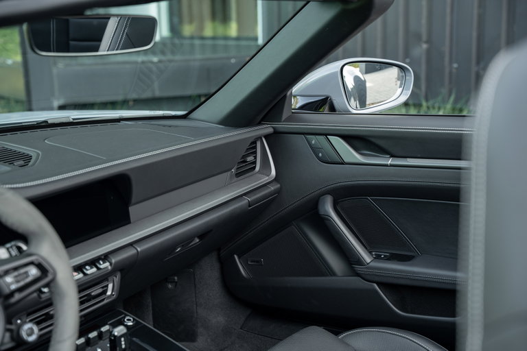 Porsche 992 Carrera 4