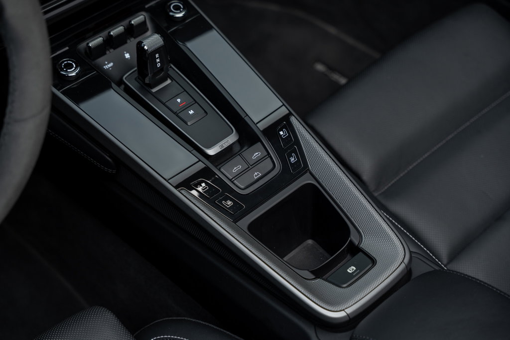 Porsche 992 Carrera 4