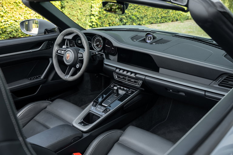 Porsche 992 Carrera 4