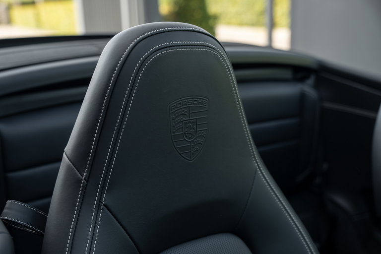Porsche 992 Carrera 4