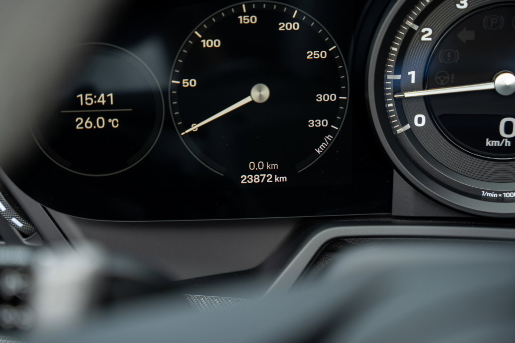 Porsche 992 Carrera 4
