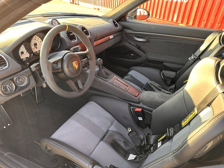 Porsche 718 Cayman GT4 RS