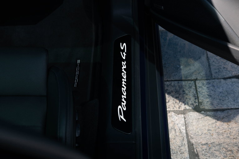 Porsche Panamera 4 E-Hybrid
