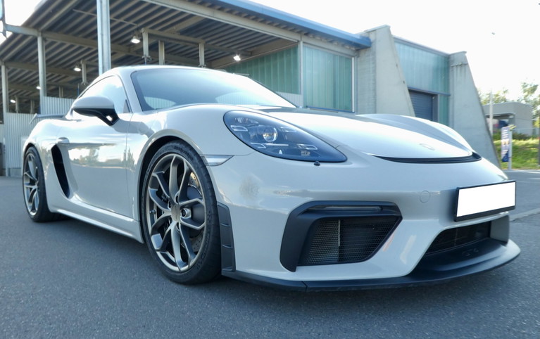 Porsche 718 Cayman GT4