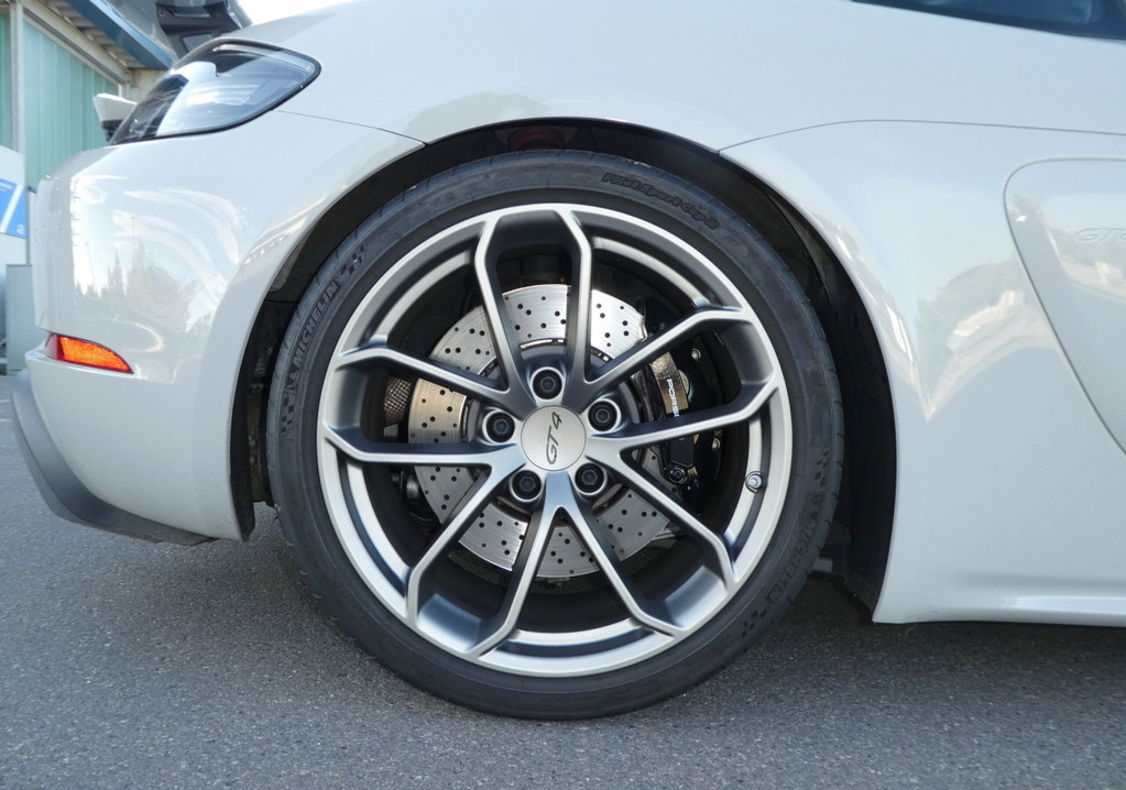 Porsche 718 Cayman GT4