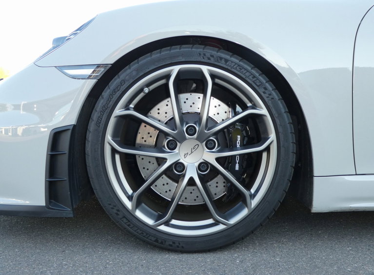 Porsche 718 Cayman GT4
