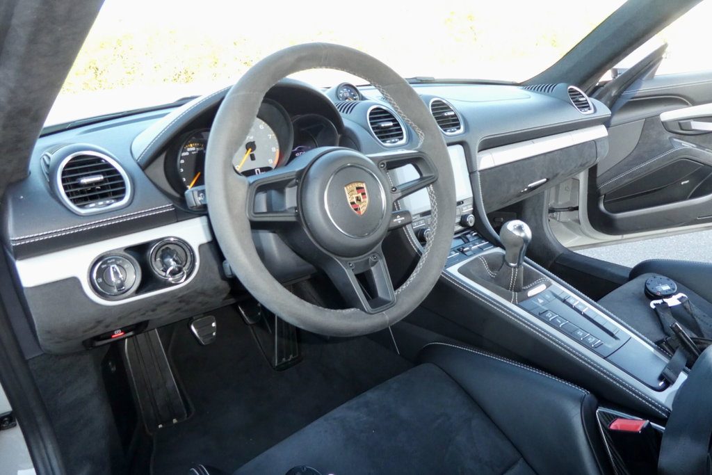 Porsche 718 Cayman GT4