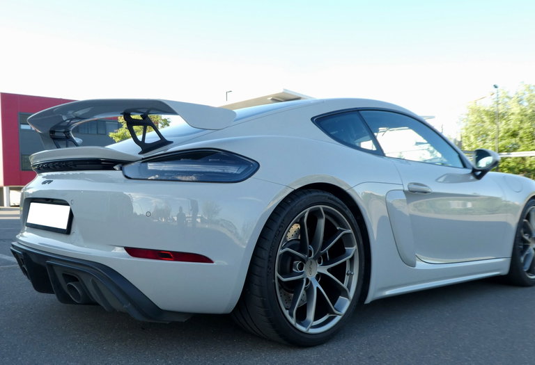 Porsche 718 Cayman GT4
