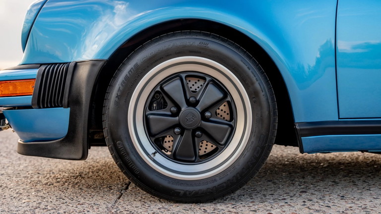 Porsche 911 Turbo 3.3 (US)