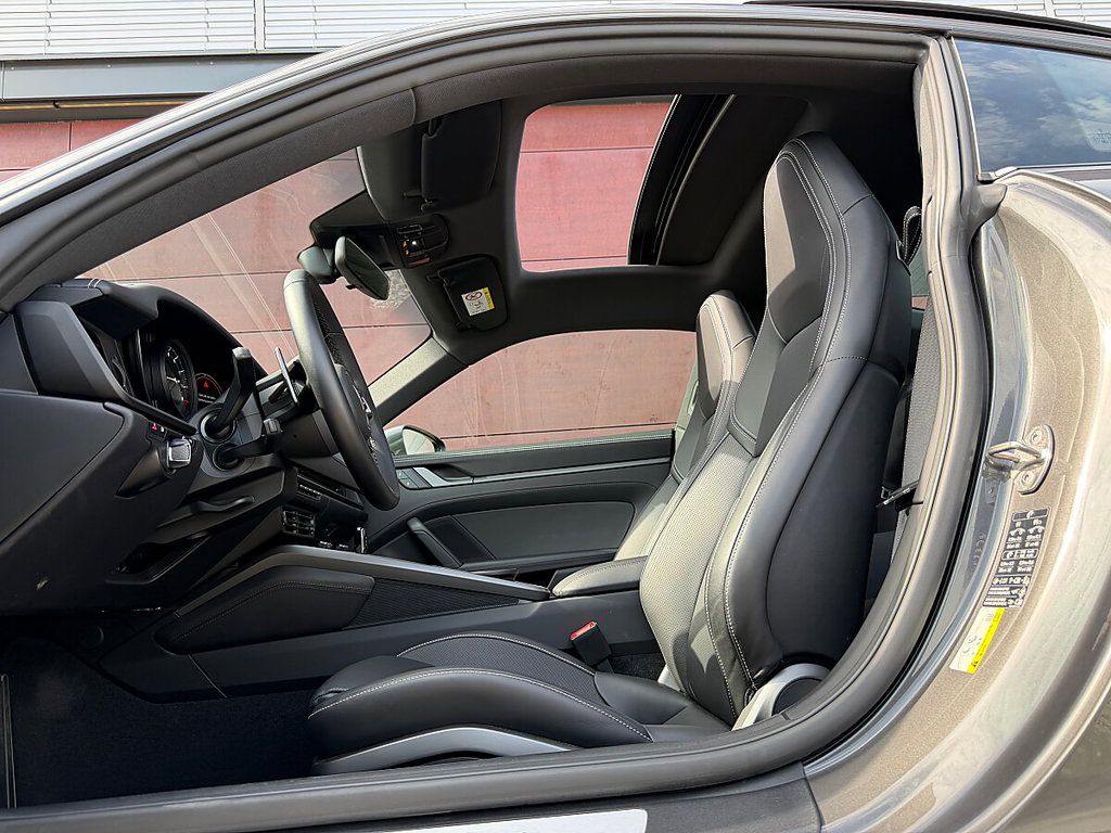 Porsche 992 Carrera 4