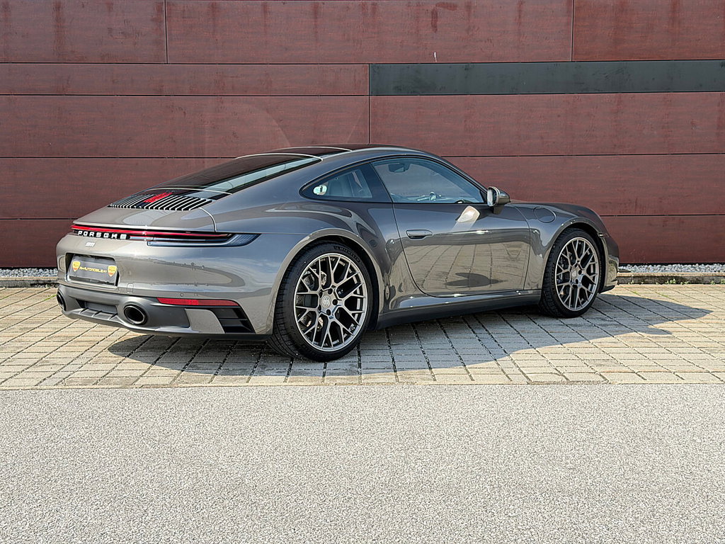 Porsche 992 Carrera 4