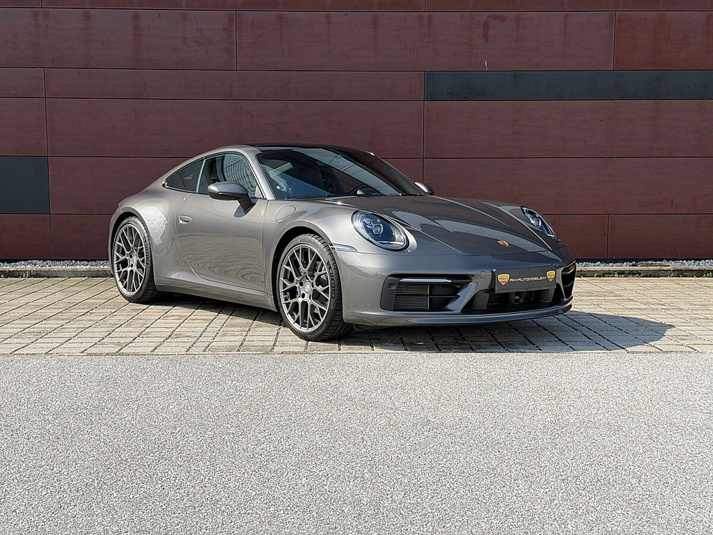 Porsche 992 Carrera 4