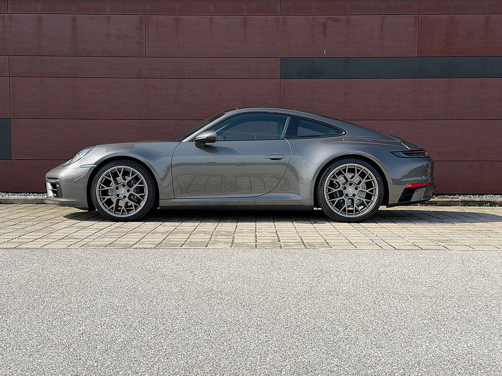Porsche 992 Carrera 4