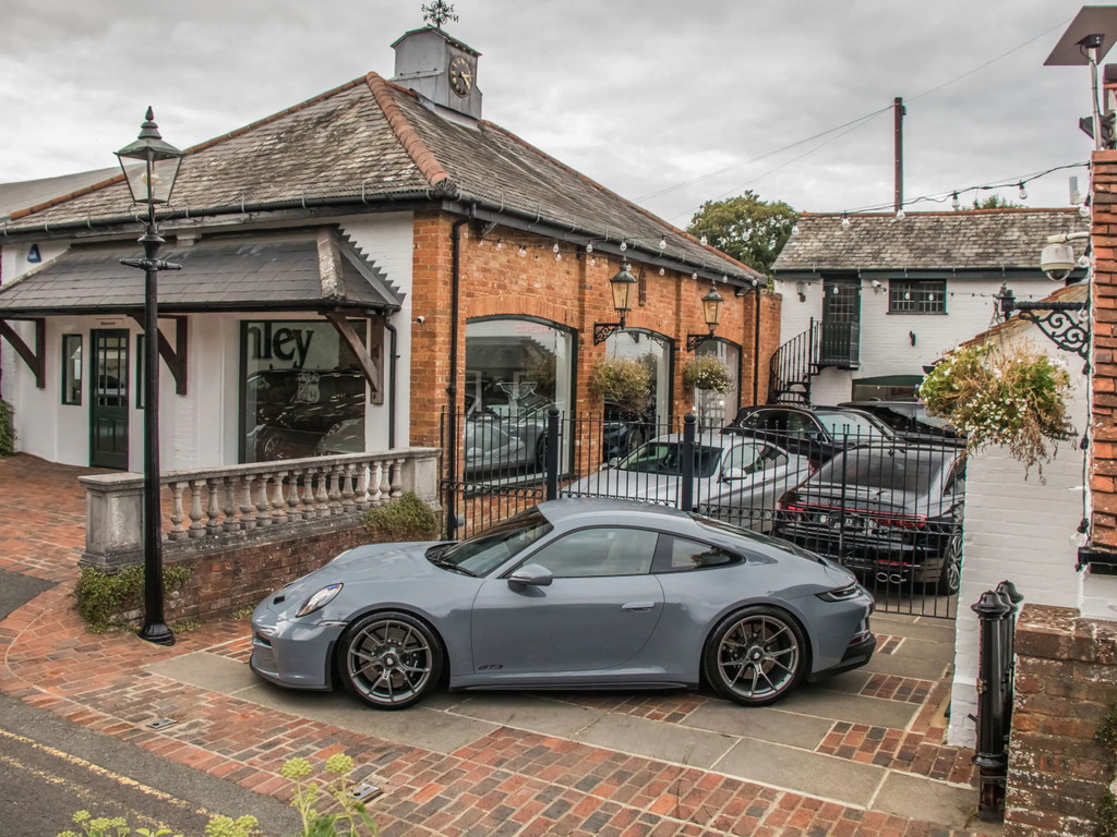 Porsche 992 GT3 Touring
