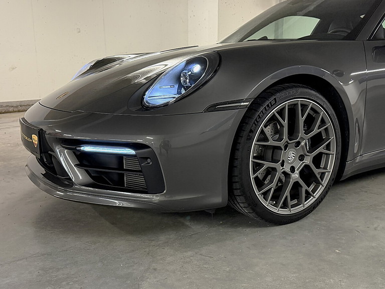 Porsche 992 Carrera 4