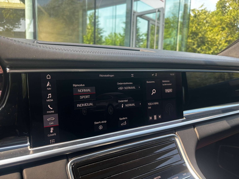 Porsche Panamera 4S