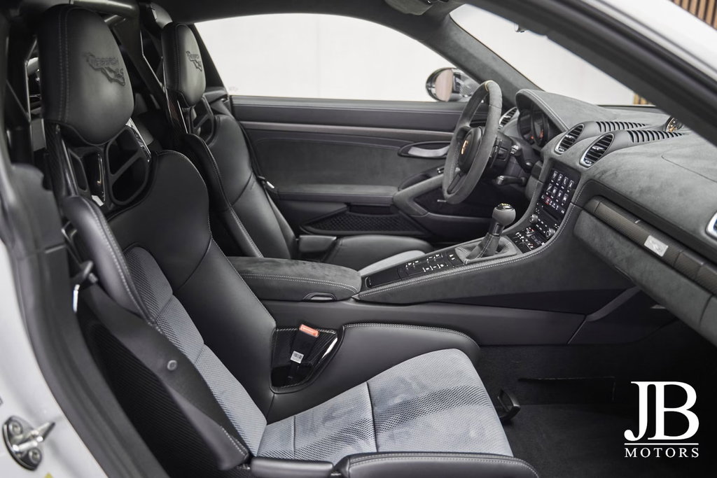 Porsche 718 Cayman GT4 RS
