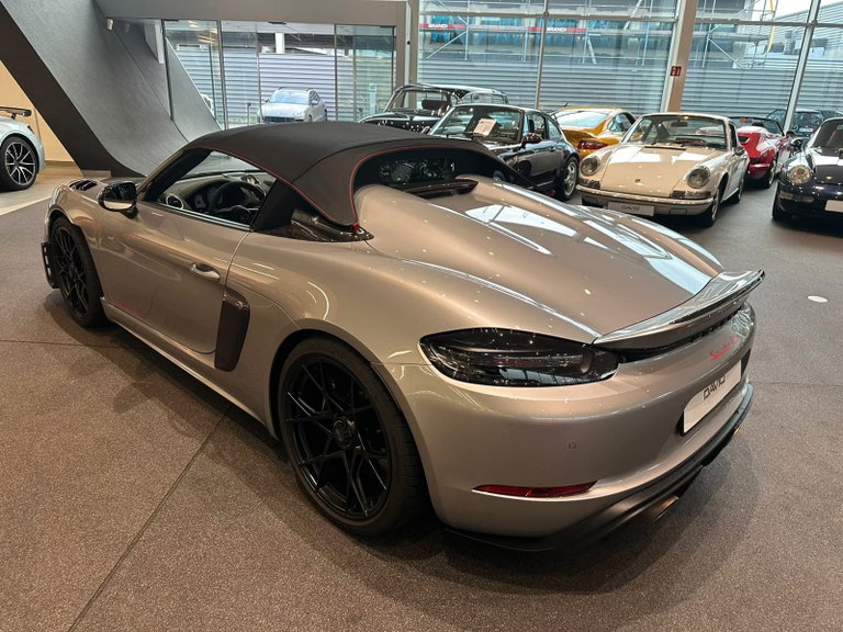 Porsche 718 Spyder RS