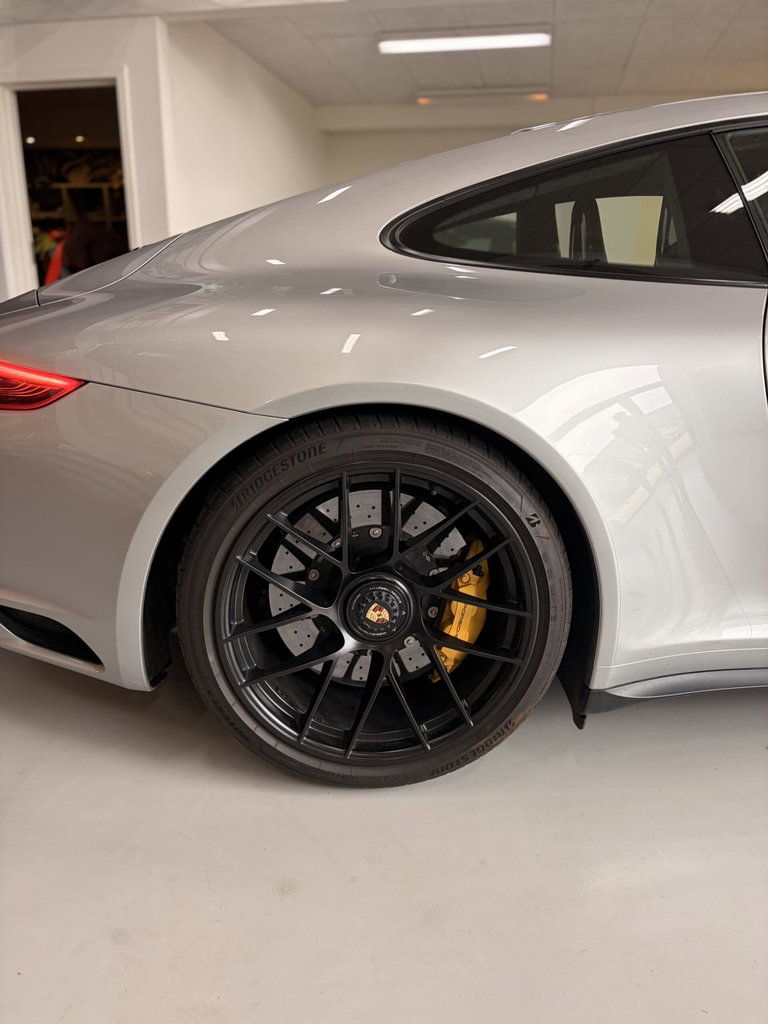 Porsche 991.2 Carrera GTS