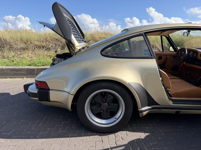 Porsche 911 Turbo 3.3 (US)