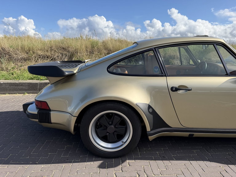 Porsche 911 Turbo 3.3 (US)