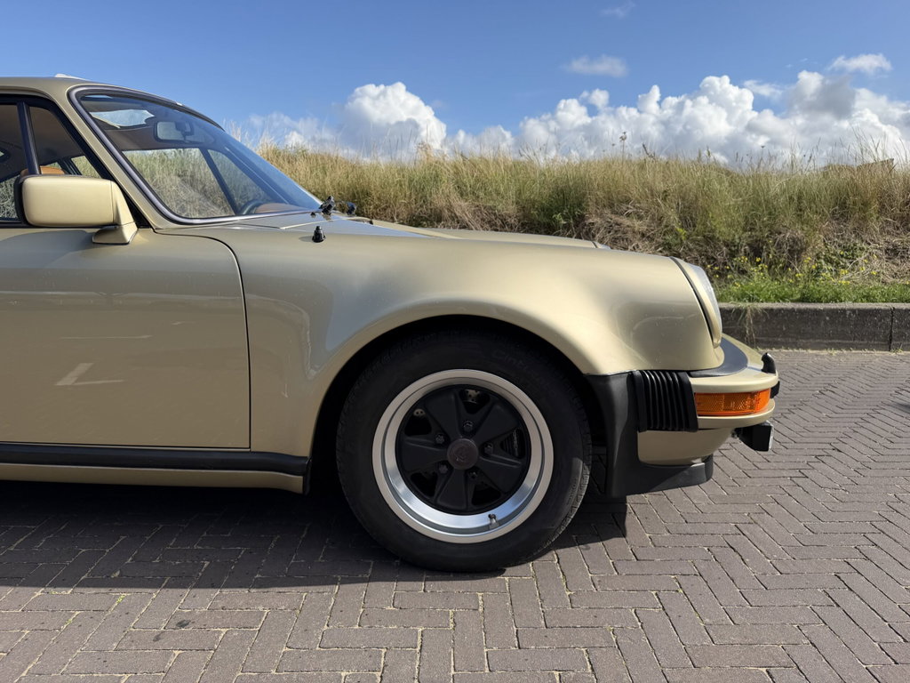 Porsche 911 Turbo 3.3 (US)