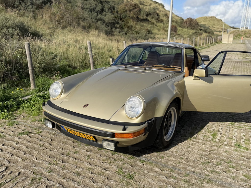 Porsche 911 Turbo 3.3 (US)