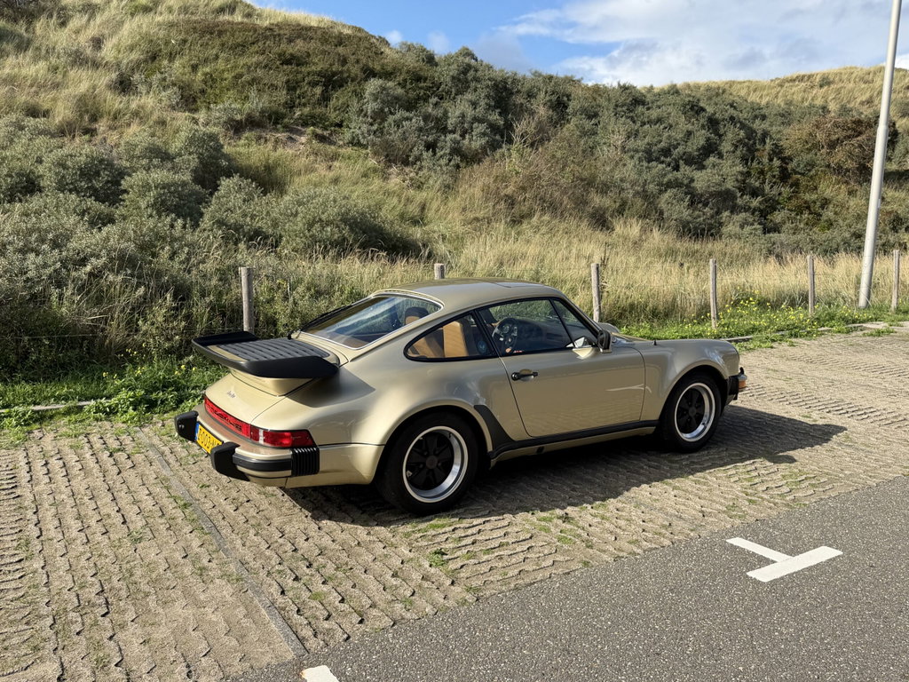 Porsche 911 Turbo 3.3 (US)