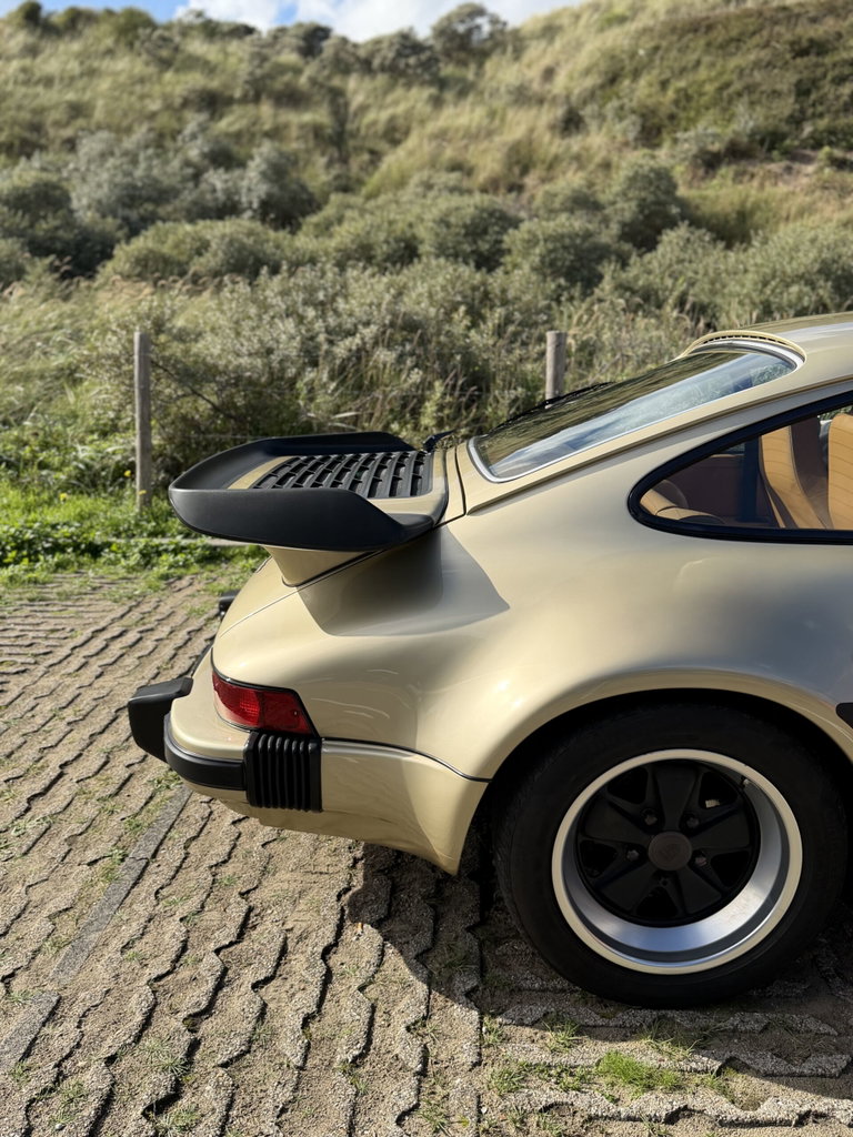 Porsche 911 Turbo 3.3 (US)