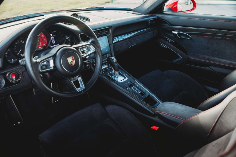 Porsche 991.2 Carrera GTS