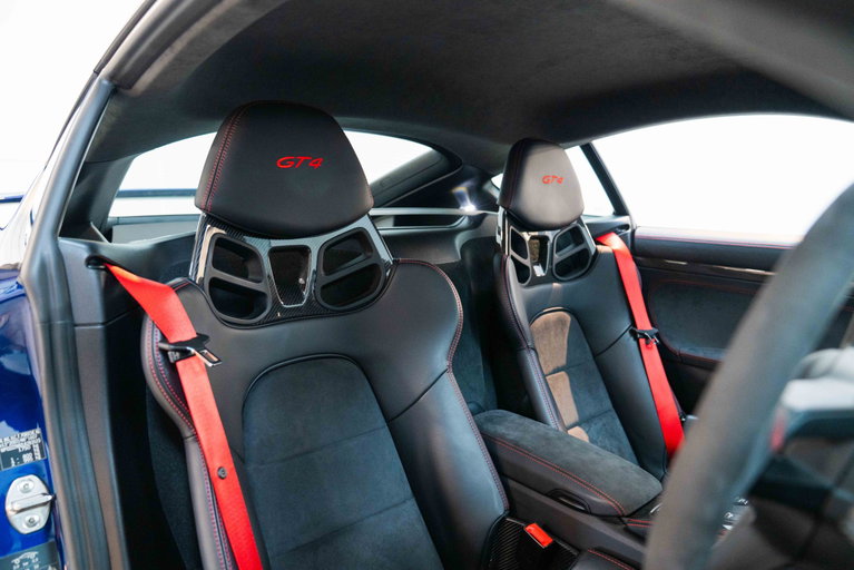 Porsche 718 Cayman GT4
