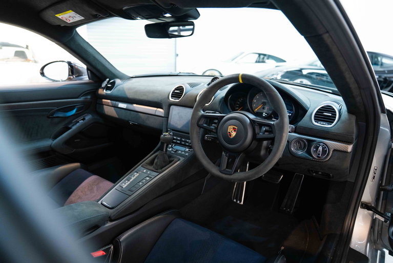 Porsche 718 Cayman GT4 RS