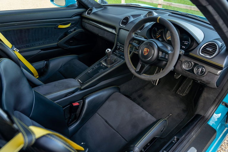 Porsche 718 Cayman GT4