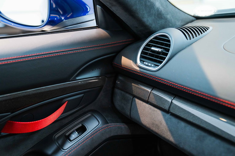 Porsche 718 Cayman GT4