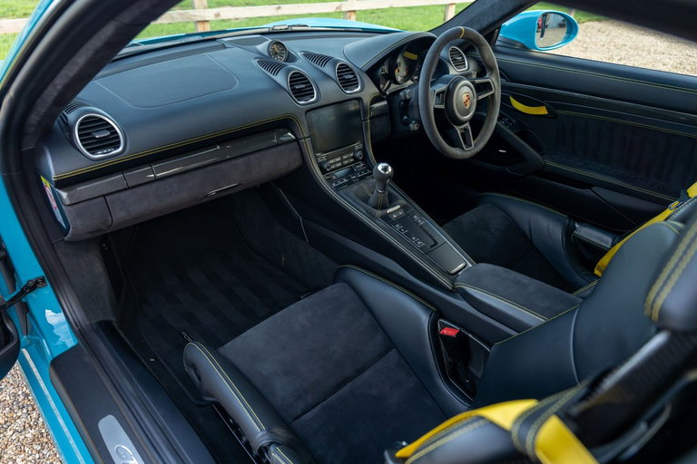Porsche 718 Cayman GT4