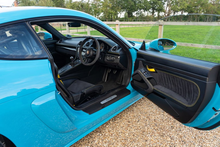 Porsche 718 Cayman GT4