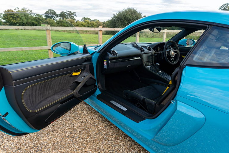 Porsche 718 Cayman GT4