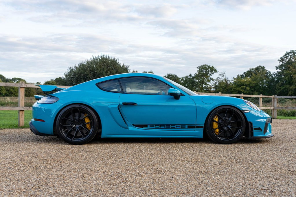 Porsche 718 Cayman GT4