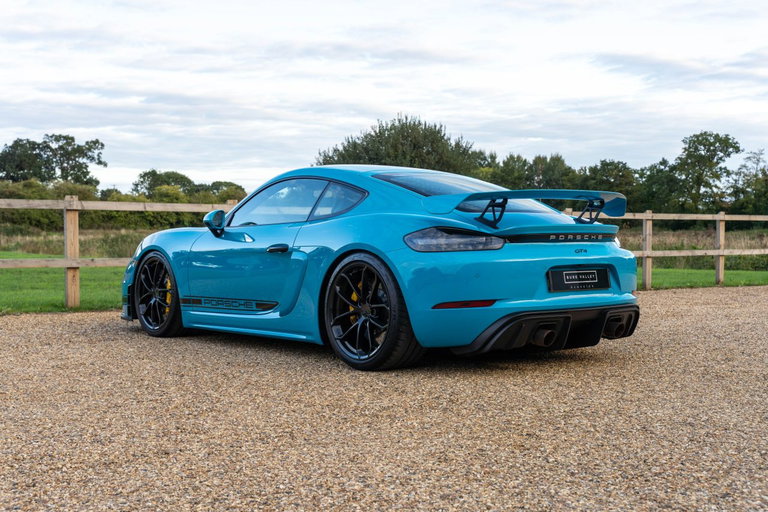 Porsche 718 Cayman GT4
