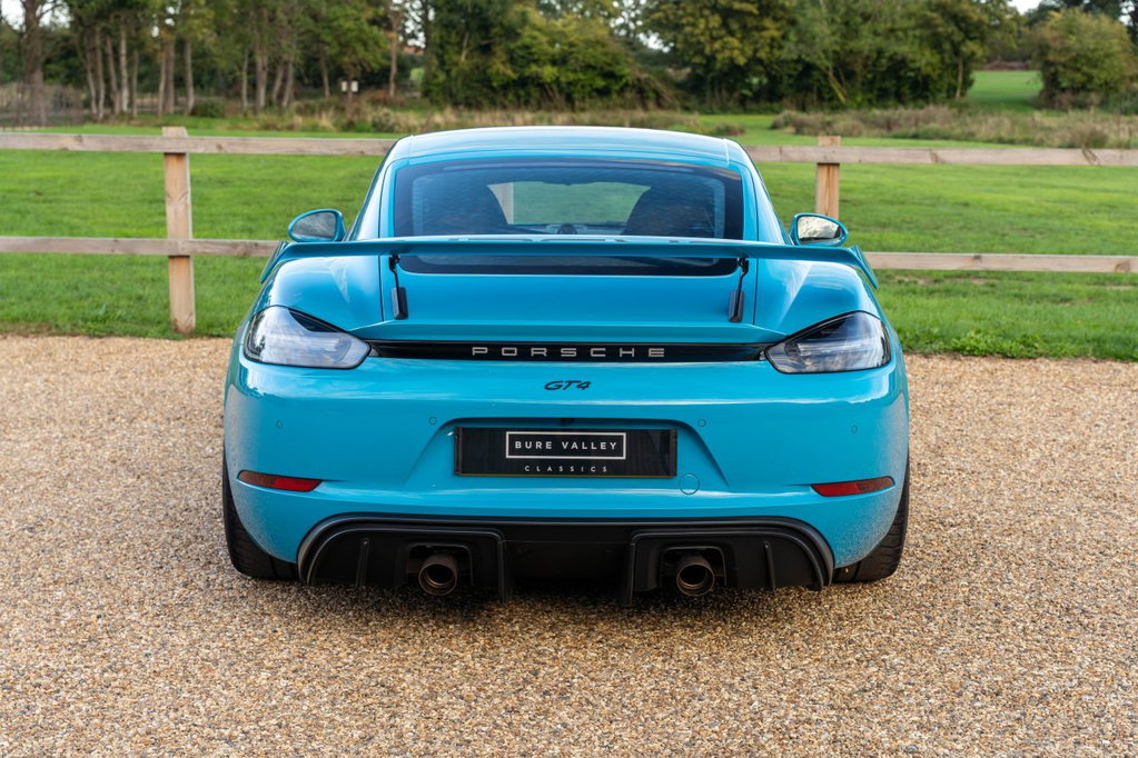 Porsche 718 Cayman GT4